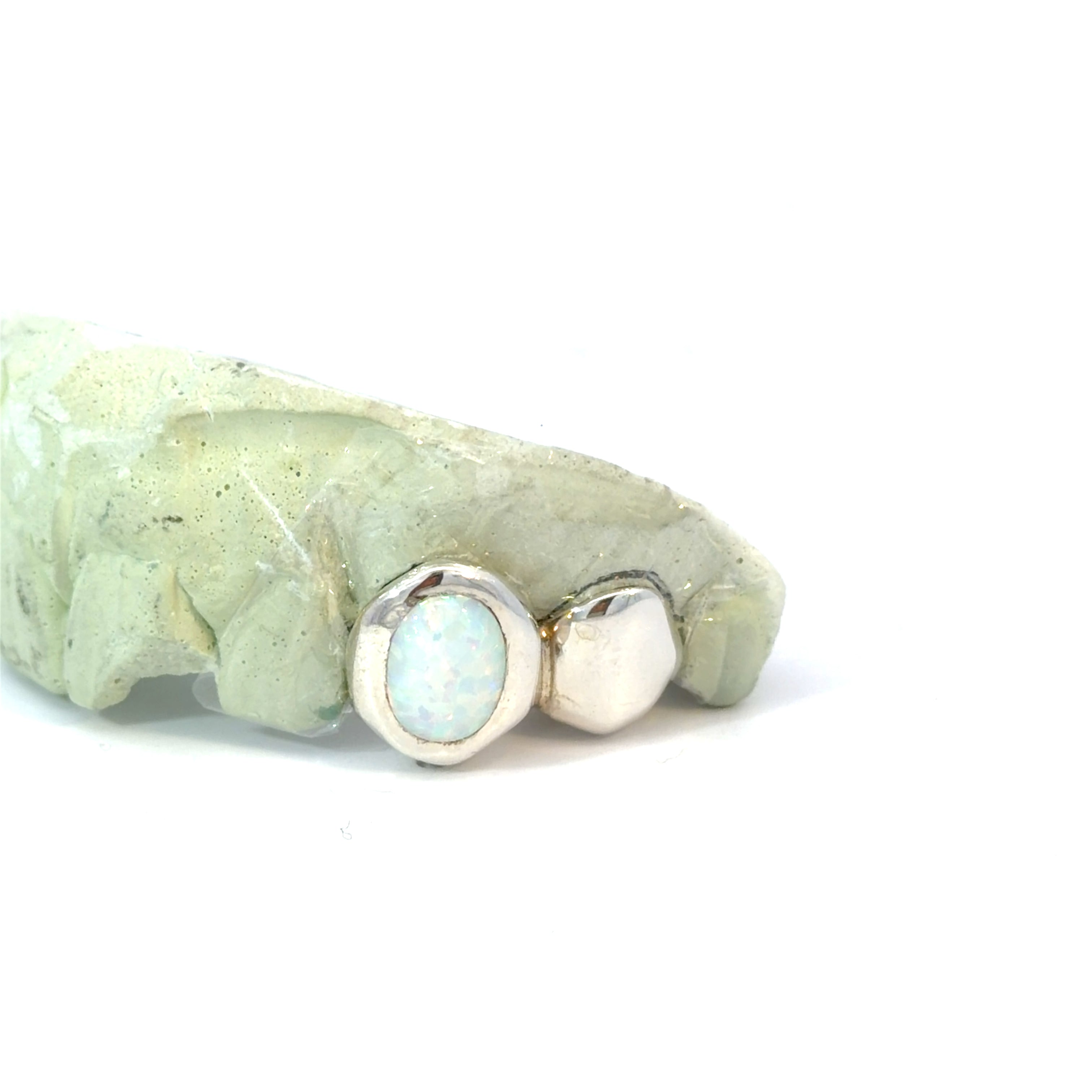 Dub cap with One Opal Tooth