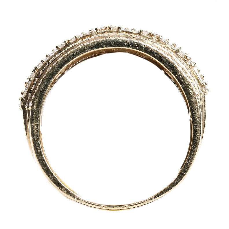 10K Circle Diamond Ring
